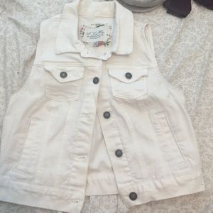 🆕 white denim vest