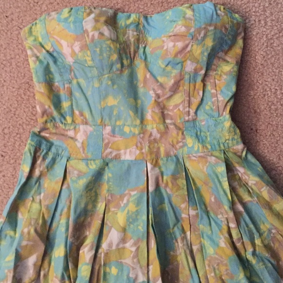 Jessica Simpson dress 🔴 - Picture 2 of 3