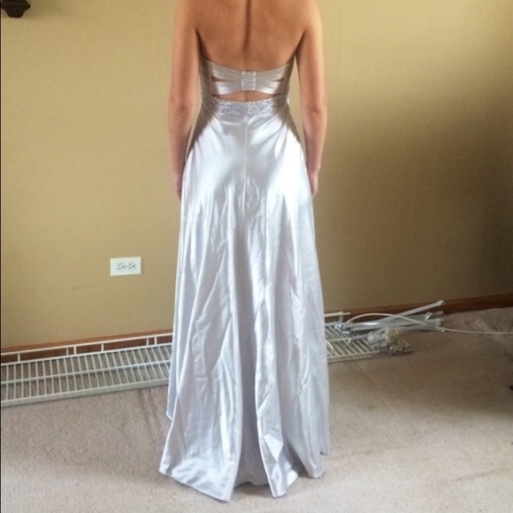 Elegant Silver Gown - Picture 2 of 4
