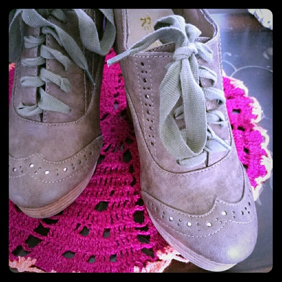 Restricted Taupe Wedges
