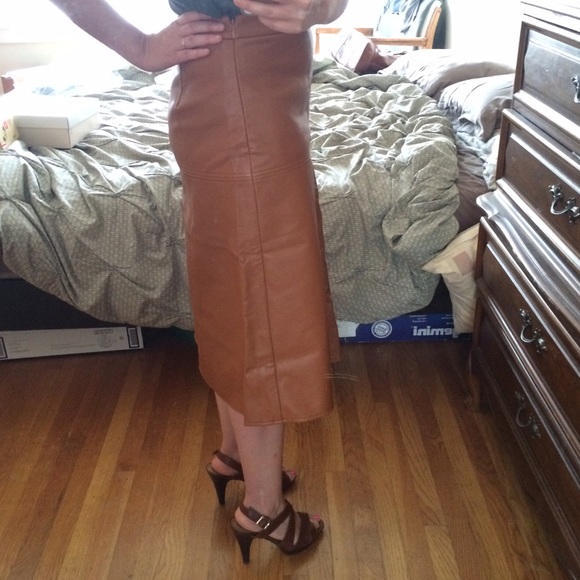 NWT Piperlime Cognac Faux Leather Midi Skirt XS - Picture 2 of 2