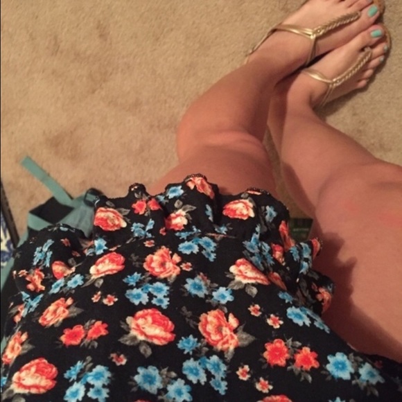 LA Hearts Floral Romper - Picture 3 of 4