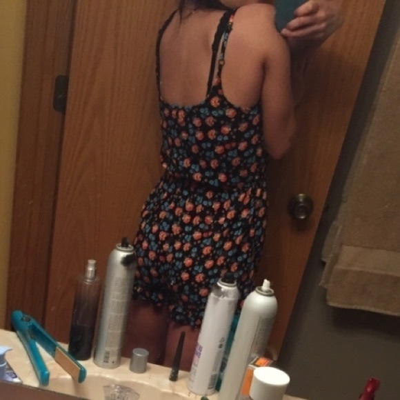 LA Hearts Floral Romper - Picture 4 of 4