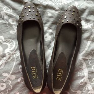 STUDDED FLATS
