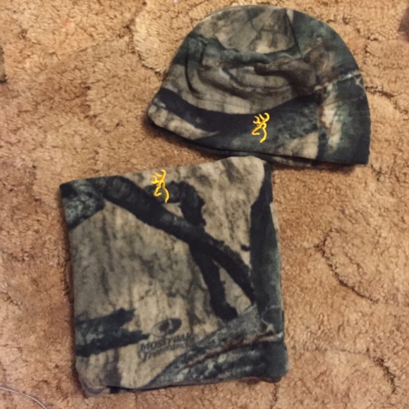 Browning Mossy Oak neck gaiter and beanie