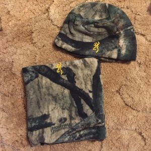 Browning Mossy Oak neck gaiter and beanie