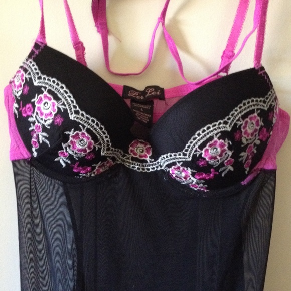 Lingerie - Picture 1 of 3