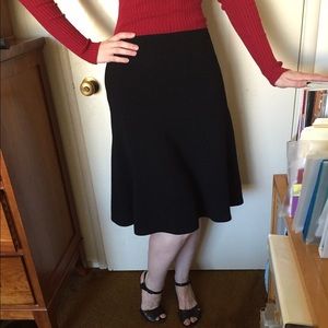 DKNY black knee-length A-line skirt sz 4