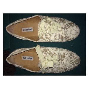 Francesca's Collections Gold Lace Shoes! Francesca's Collections Gold Lace Shoes!