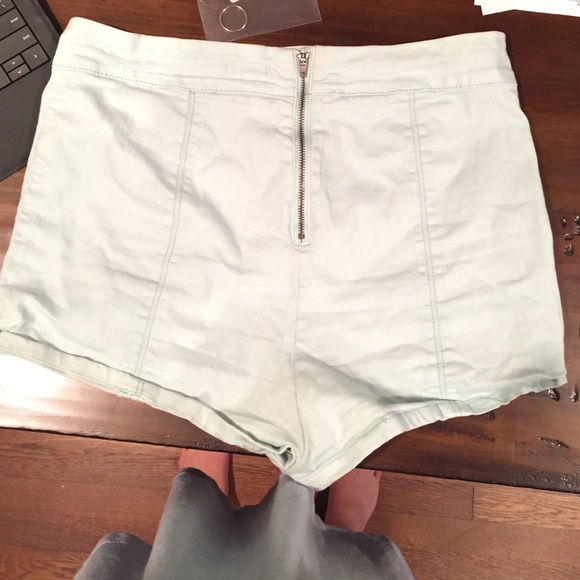 urban Outfitters Mint High-waisted shorts - Picture 2 of 3