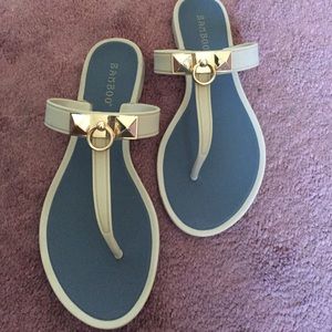 Nude and gold accent flip flops Size 5