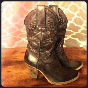 Very Volatile cowboy boots