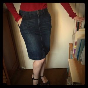 Gap denim pencil skirt, sz 6
