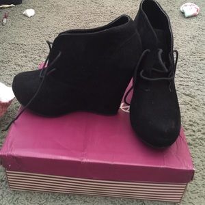 Bamboo Wedge Booties