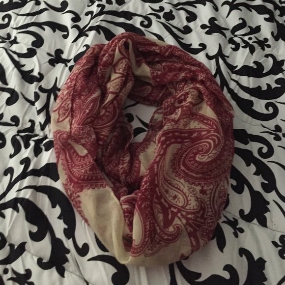 Red and nude colored scarf - Picture 1 of 1