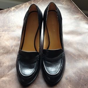 Nine West size 8 stacked heel shoes