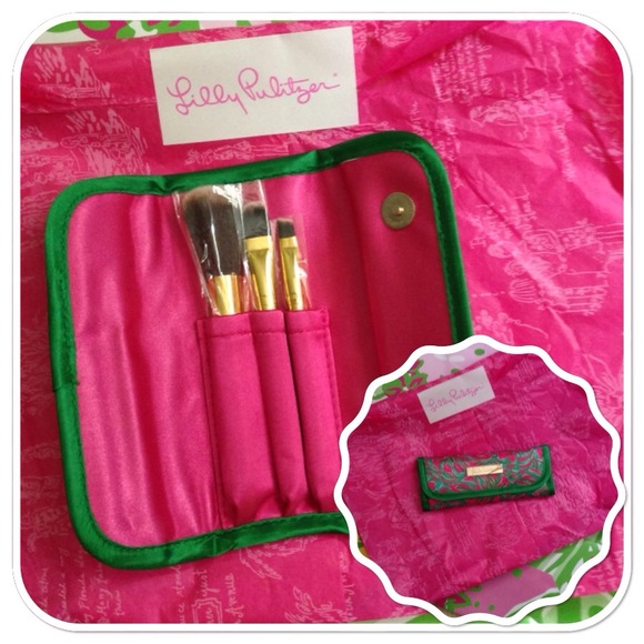 Lilly Pulitzer Other - NWOT Lilly Pulitzer make up brush set