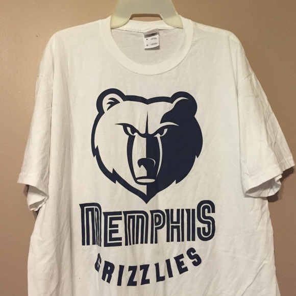 MENS Memphis Grizzlies tshirt. NWOT