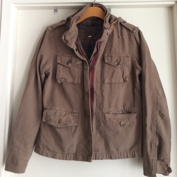 Brandy Melville Outerwear - Brandy Melville cargo jacket