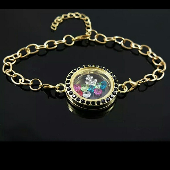 Living locket anchor bracelet