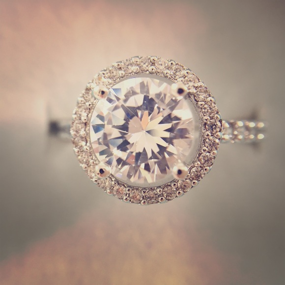 Boutique Jewelry - 🆕 Round Crystal CZ Silver Ring