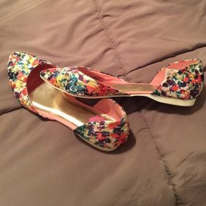 Very cute silky flats