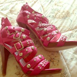 Cute studded ankle strap.Wooden heel 💖💖