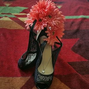 Guess peep toe sling back heels