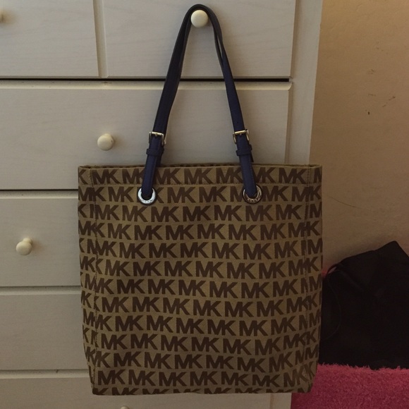Michael Kors Handbags - Micheal Kors Bag