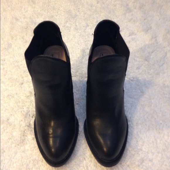 Leila Stone Ankle Boots