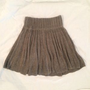 Wool skirt w elastic waist band