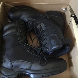 Work boots with zipper and Velcro