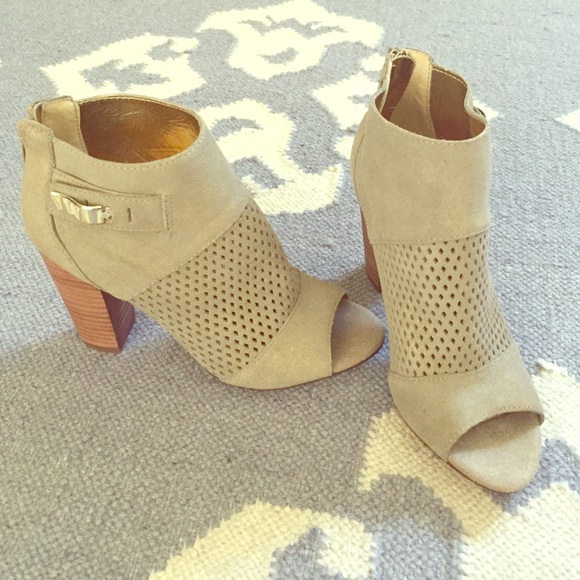 DV by Dolce Vita Shoes - NWOT DV by Dolce Vita Marana Bootie