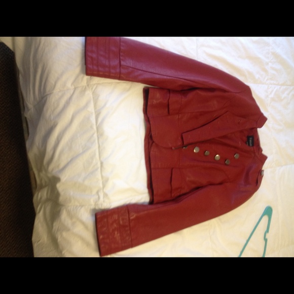 Super cute leather jacket!!! 💖 - Picture 2 of 4