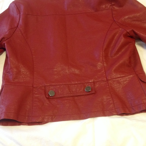 Super cute leather jacket!!! 💖 - Picture 3 of 4