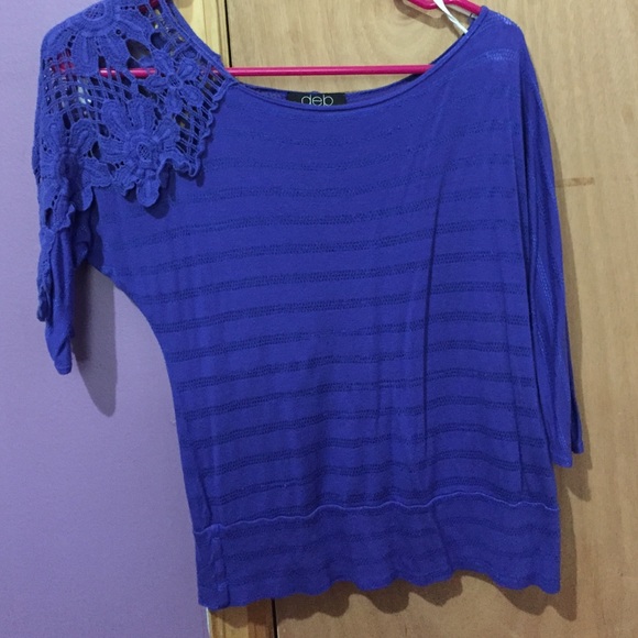 A cute top with sleeves about mid arm length