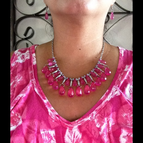 Brand new necklace & earring set. - Picture 1 of 3