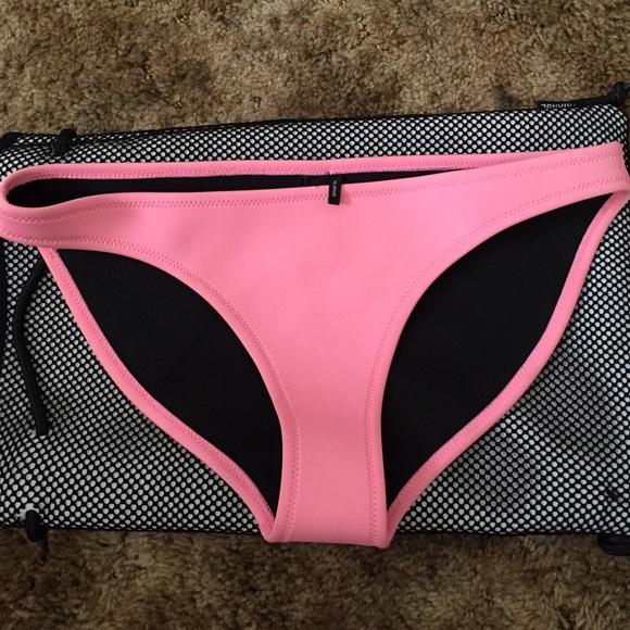 Triangl Winnie bikini bottom with bag