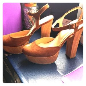 Brown/Tan-colored wooded F21 high heels.