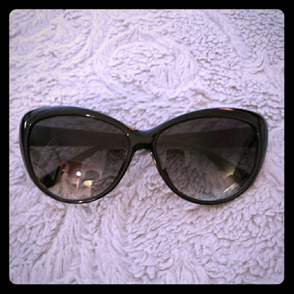 NWOT Black Retro Cat Eye Sunglasses