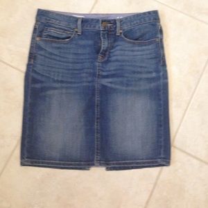 Gap skirt