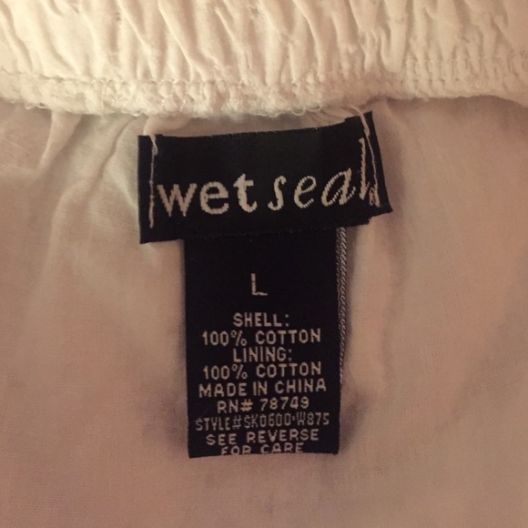 White skirt - Picture 2 of 2