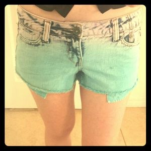 💘 Ombre Distressed Shorts. Fab! 💘