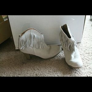 Fringed bootie !
