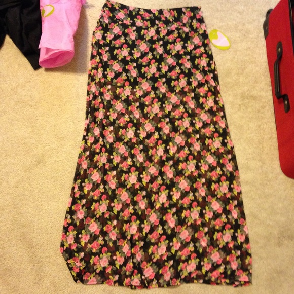 NWOT black floral skirt - Picture 1 of 4