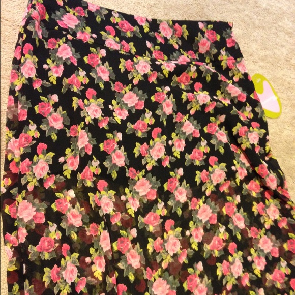 NWOT black floral skirt - Picture 2 of 4