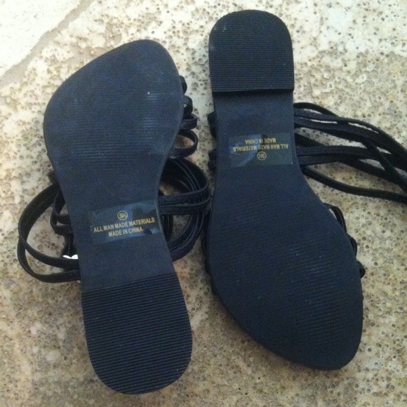 *HOST PICK*. Liliana sandal - Picture 4 of 4