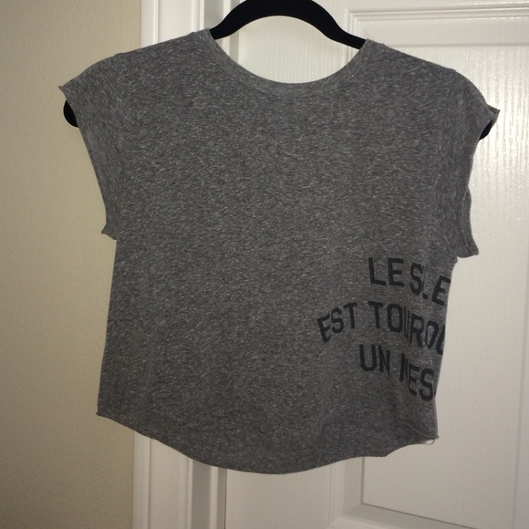 UO Cropped Cut Shirt! 💕