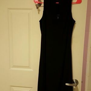 Black sleavless dress