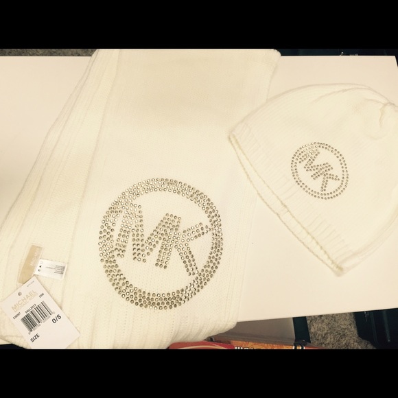 Authentic Michael Kors scarf/hat set